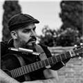 Profesor de guitarra, ukelele, lenguaje musical, producción musical, armonía y composición (amplia experiencia)