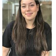 Studentessa universitaria in Lettere, finalizzata ad insegnare italiano, letteratura italiana, storia, a studenti delle elementari e medie