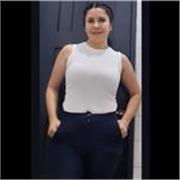 El profesor imparte clases online de español