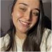 Buenos días, soy Lola Jiménez Escobar, estudiante de tercer año del grado en Farmacia en la Universidad de Sevilla