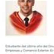 Graduado en economía con numerosas clases dadas a niños