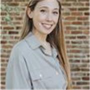 Profesora titulada en magisterio con 1 año de experiencia en colegio y 13 años de experiencia en clases particulares.