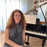 Maestra in pianoforte offre lezioni di pianoforte, anche online