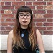 Studentessa universitaria con Cambridge C2 in inglese disponibile per lezioni di sabato, domenica, mercoledì o nei pomeriggi settimanali