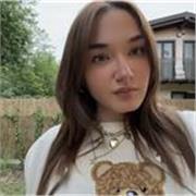 Studentessa di economia impartisce lezioni di matematica