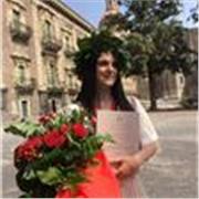 Laureata in Lingue e culture europee offre lezioni di lingua e letteratura inglese e francese