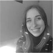 Recién graduado de comunicación audiovisual que se le da bien impartir clases de inglés tanto para pequeños como a mayores. 