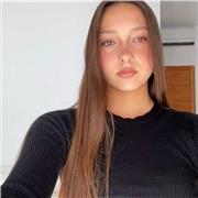 Me defino como una persona paciente y clara explicando. Doy clases de matemáticas para alumnos de primaria y ESO, adaptando las ex