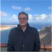 Profesor de Derecho, Licenciado en Derecho, Máster MECES, Curso de doctorado periodo docente, con diversos cursos jurídicos