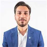 Abilitato alla professione forense impartisce lezioni di diritto