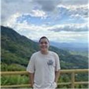 Profesor de inglés con experiencia de dos años. Material personalizado y adaptado para el estudiante. Plan completo de inmersión