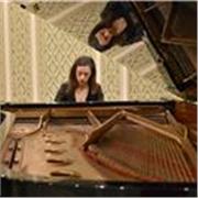 Laureata in pianoforte impartisce lezioni di pianoforte e teoria e solfeggio. Ho già diverse esperienze di insegnamento!