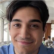 Insegnante di matematica, ho frequentato il liceo scientifico e ora sono uno studente universitario in Economia. Sono di Varese.