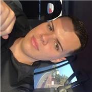 Doy clases de inglés. Actualmente tengo el título de b1 certificado. Cuento con experiencia laboral directa con clientes extranjeros