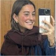 Profesora de inglés apta para todas las edades. Extraordinarias maneras de enseñar, no solo divertidas sino muy eficientes. 