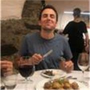 Profesor graduado y con máster en ingenieria industrial se ofrece para impartir clases. 