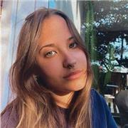 Soy una chica de 20 años, nativa de España. Hablo español, catalán e inglés nivel First