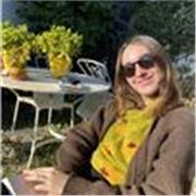 Apasionada de las lenguas y con unas ganas enormes de transmitirlo a mis alumnos.