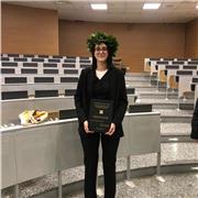 Neolaureata disponibile a dare ripetizioni di inglese e materie scientifiche da remoto e presenza a ragazzi frequentanti medie e superiori