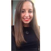 Studentessa di Farmacia, attualmente in Erasmus, che impartisce lezioni di inglese