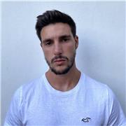 Soy Entrenador Personal y Monitor de natación, puedo dar clases en ambos campos a gente de todas las edades.