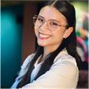 Profesora de Español con enfoque comunicativo y clases dinámicas