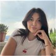 Hello everyone! I'm Arianna, your English teacher. I'm excited to meet you and help you improve your English skills