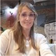 Profesora en Lengua y Literatura, especializada en la enseñanza del español a extranjeros de nivel inicial, intermedio y avanzado