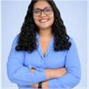 Profesora de comunicación imparte clases a niños de todas las edades