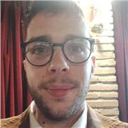 studente universitario disponibile per aiuto compiti