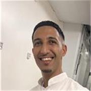 Soy un chico de 27 años que habla italiano, español, francés e inglés. Tengo 5 años de experiencia entrenando fútbol con niños. 