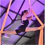 Acrobacia en telas es una disciplina que es especial para entrenar el cuerpo y la mente.
no necesitas experiencia, sino ganas!