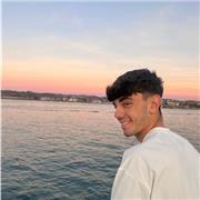 Estudiante de ingeniería civil, puedo dar clases prácticamente a niños de cualquier edad.