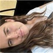 Soy estudiante de educación infantil, pero llevo 4 años dando clases de inglés a los niños pequeños, entre 4 a 12 años. 