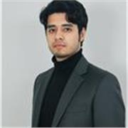 Profesor con experiencia en la enseñanza de la lengua española. Aprende español dinámico con un experto en narrativa y producción audiovisual