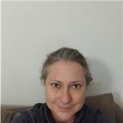 Professeure trilingue avec des connaissances en gestion documentaire, art/design et traduction