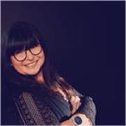 Ich bin Kristina und biete sowohl das Thema Führung als auch das Thema Kommunikation im Bereich Weiterbildung an. 