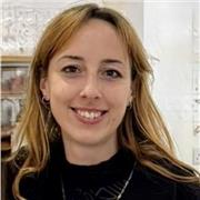 I am a friendly and approachable English graduate who enjoys helping others build confidence in English.