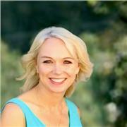 A qualified executive coach, life coach, and career coach with 12+ years’ experience.