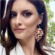 Laureata in giurisprudenza con master di 1 livello in economia aziendale, impartisce lezioni di diritto ed economia