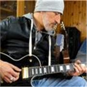 Chitarrista con esperienza di 30 anni offre lezioni di chitarra elettrica e acustica