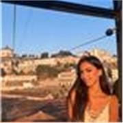 Soy estudiante y he realizado todos mis estudios en francés en Marruecos, por lo que tengo un nivel nativo en este idioma. 
