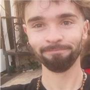 Je suis un jeune qui cherche à aider de jeune élèves, les guider, me rendre utile à leurs scolarité