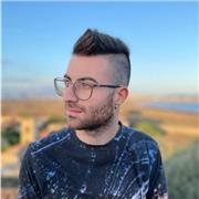 Studente di lingue e comunicazione impartisce lezioni di storia e inglese