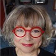 Comédienne, écrivain. Amoureuse des mots, des grands auteurs et de la littérature. 
Pédagogue depuis plus de trente ans. 