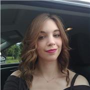 Laureata in lettere impartisce lezioni in tutte le materie umanistiche per bambini e ragazzi dalle medie all'universià