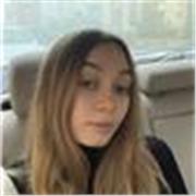 Diplomata al liceo delle scienze umane, laureanda in scienze umanistiche per la comunicazione