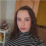 Soy universitaria. Me ofrezco para ayudar a niños de colegio o instituto en cualquier materia. Inglés, mates, biologia, lengua