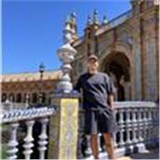 Persona empática, responsable y motivadora, enfocada en enseñar fútbol en un ambiente positivo y respetuoso