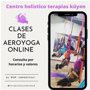 Profesora del Centro Holistico Terapias küyen, clases de yoga y aeroyoga